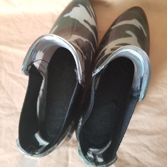 Seven7 Camo Rain Boots - Picture 5 of 7